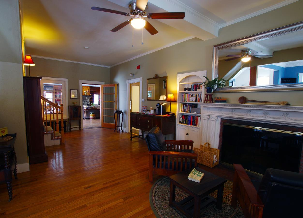 The Wilmington Inn Bagian luar foto